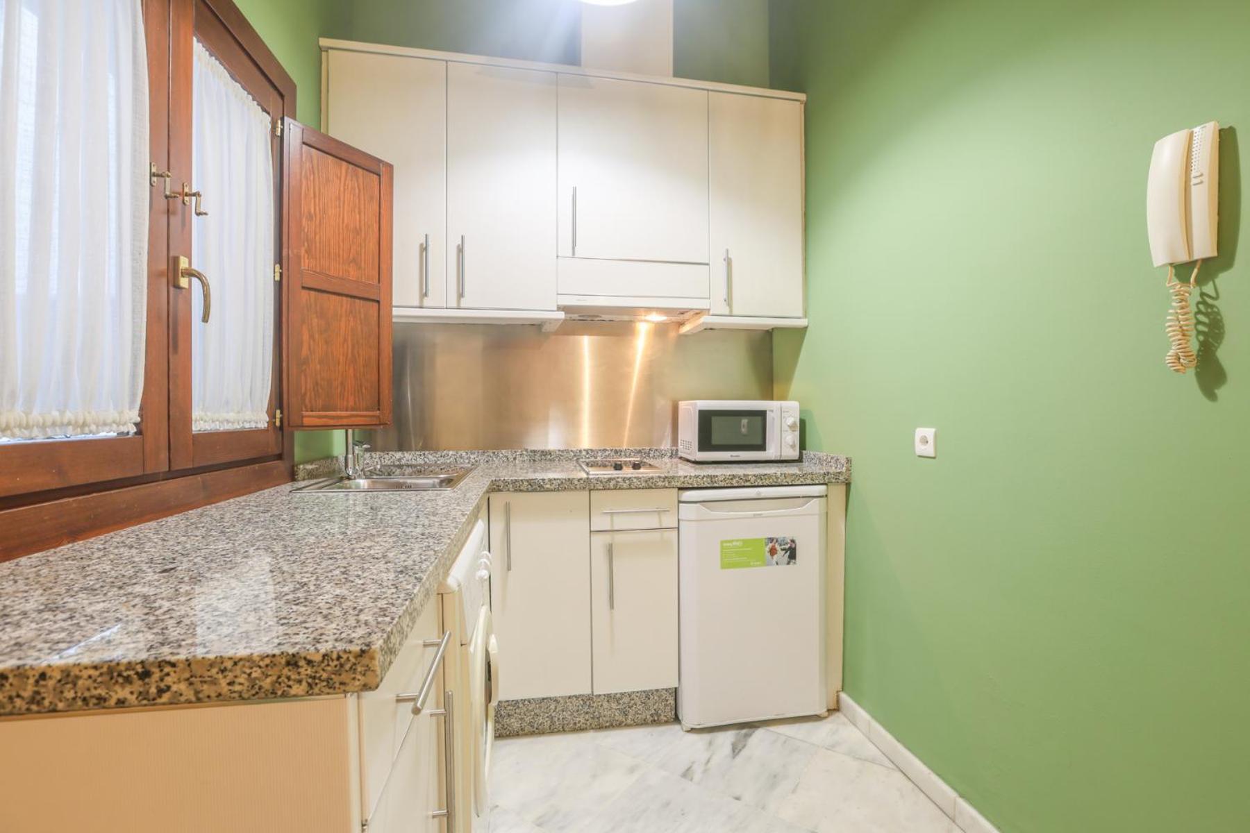 Galindo Center Premium Suites, Free Parking Apartment